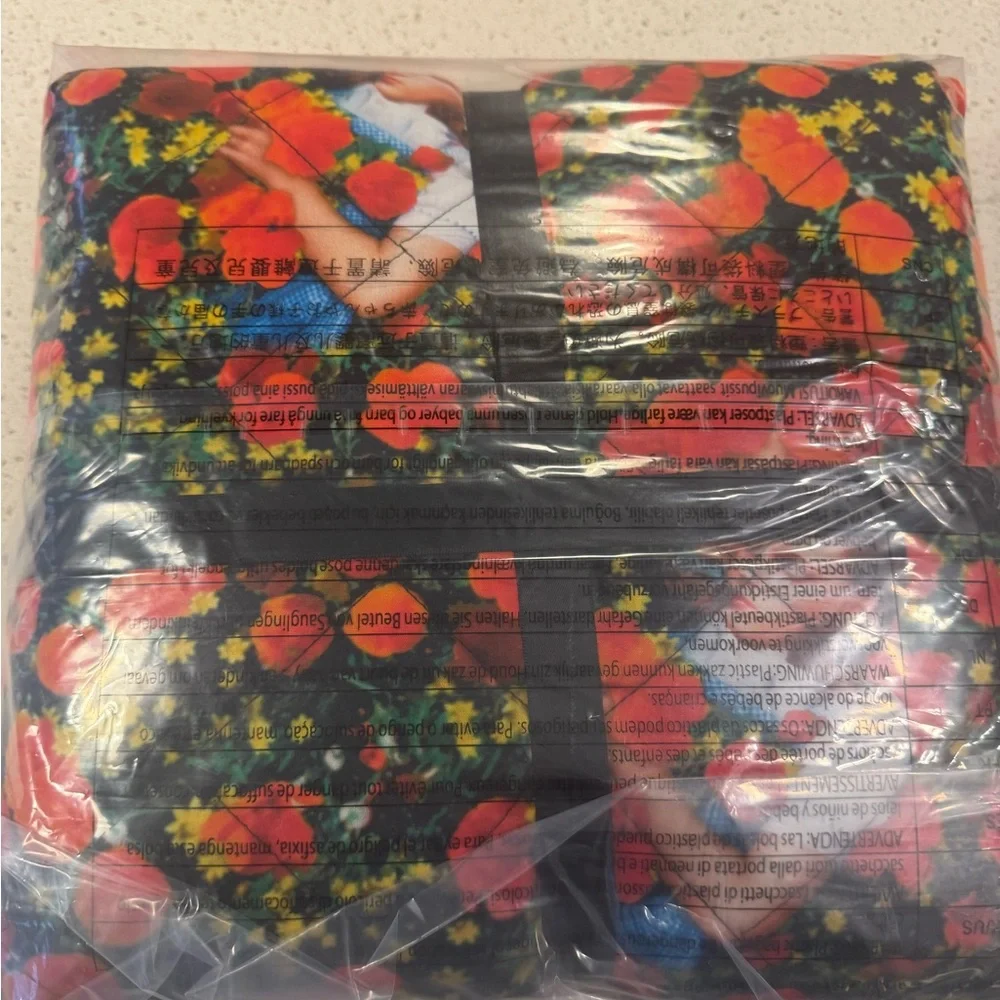 THE WIZARD OF OZ OFFICIAL DOROTHY IN POPPY FIELD QUILTED BLANKET (Cotton) NWT